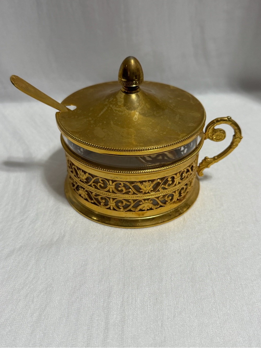 Made in England. Vintage gold-tone filigree sugar bowl. Never used. Silver plate